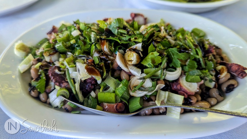 Octopus salad with beans and green onion