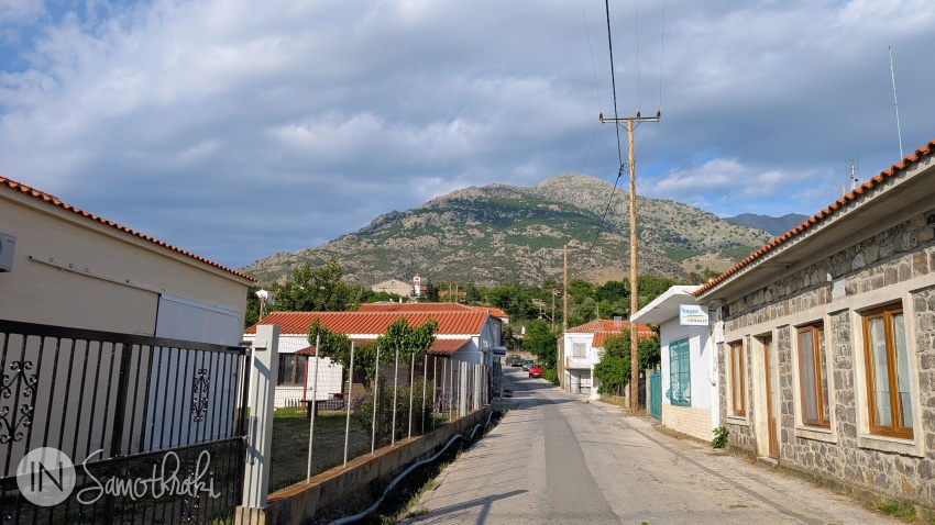 Take a stroll through the narrow streets of Alonia.