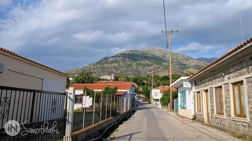 Take a stroll through the narrow streets of Alonia.