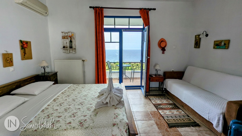 Studio with sea view, upstairs