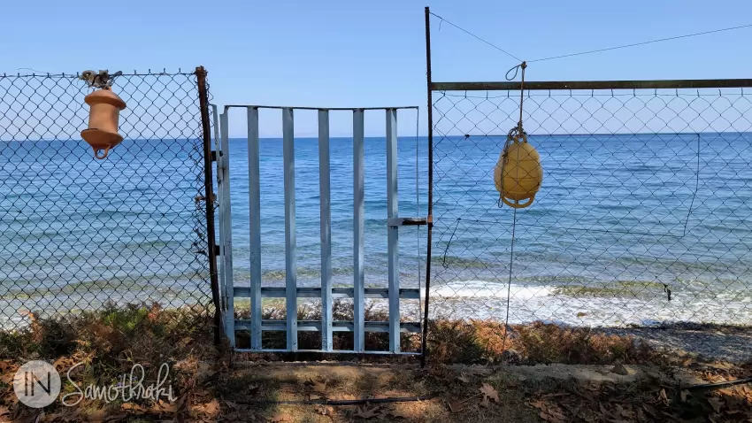 You have direct access to the beach from the campsite.