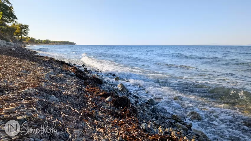 The beach is pebbly, just like the entire northern side of the island.