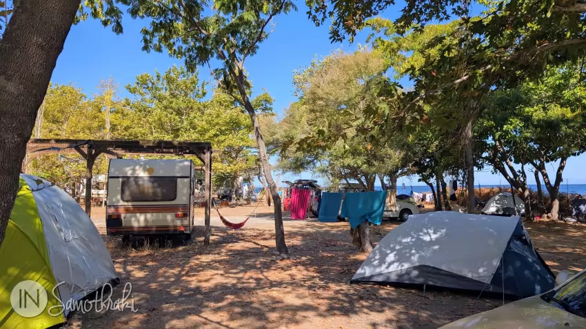 Camping Varades accommodates tents, as well as caravans and motorhomes.
