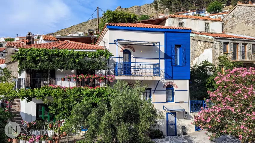 Nikolaos Fardys' house is today a guesthouse.