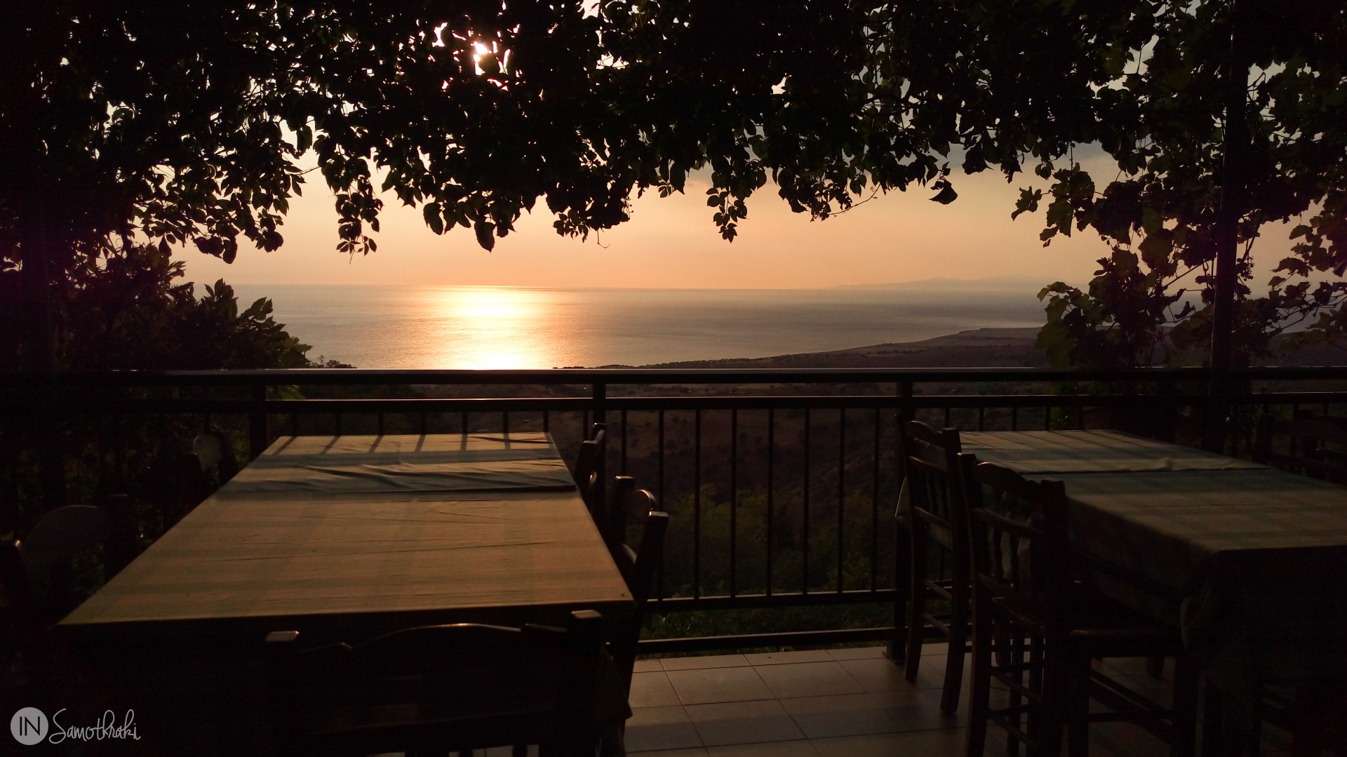 Sunset panorama at Taverna Paradeisos in Profitis Ilias