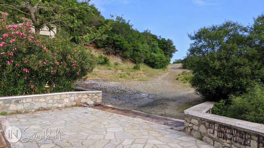 To access the trail to Fengari