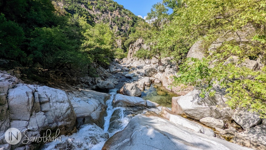 Fonias River gives birth to small vathres and waterfalls.