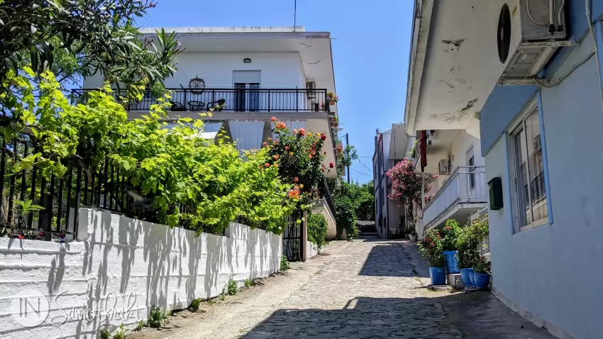 In Kamariotissa there are several hotels, guesthouses and apartments.