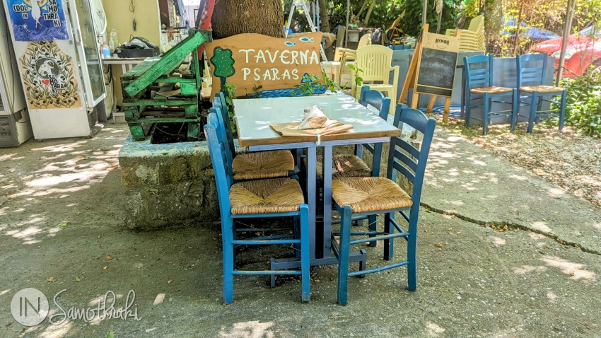 In the yard of Taverna O Psaras
