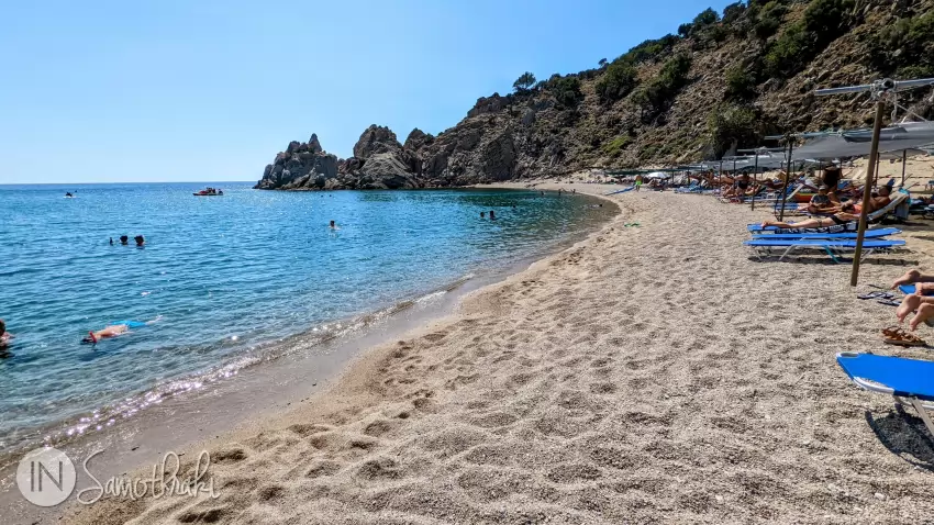 The sand is coarse, mixed with a few small pebbles.