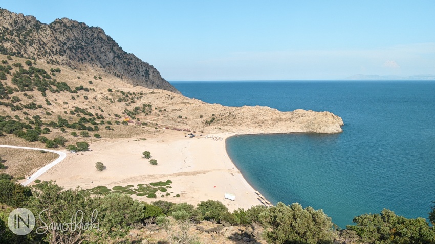 The Pachia Ammos beach is located at the end of the road the traverses the western part of the island.