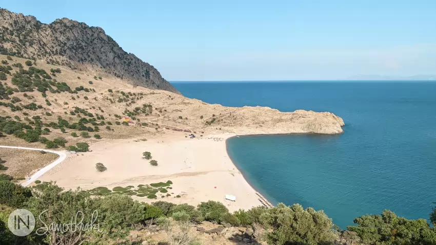 The Pachia Ammos beach is located at the end of the road the traverses the western part of the island.