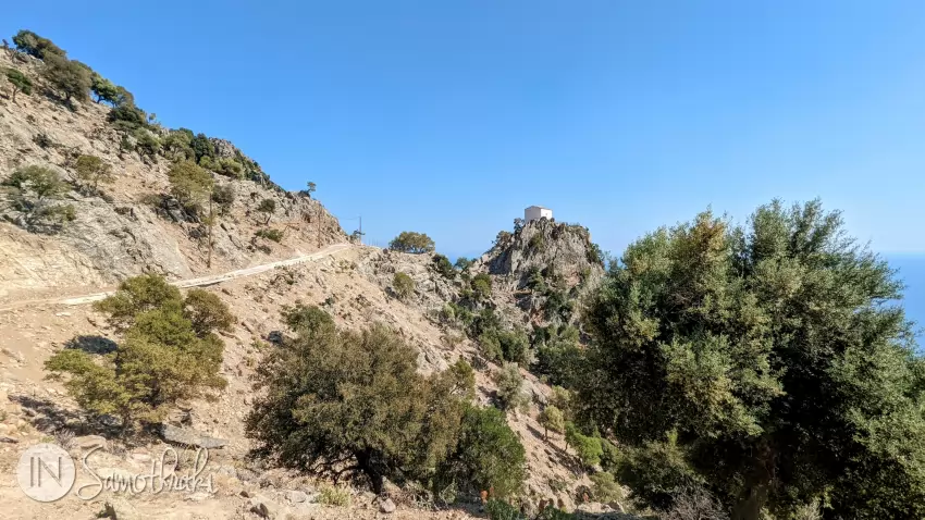 The road to Krimniotissa is 2 kilometers long.