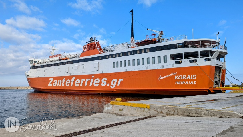 The ferry Adamantios Korais, anchored in the Samothraki port