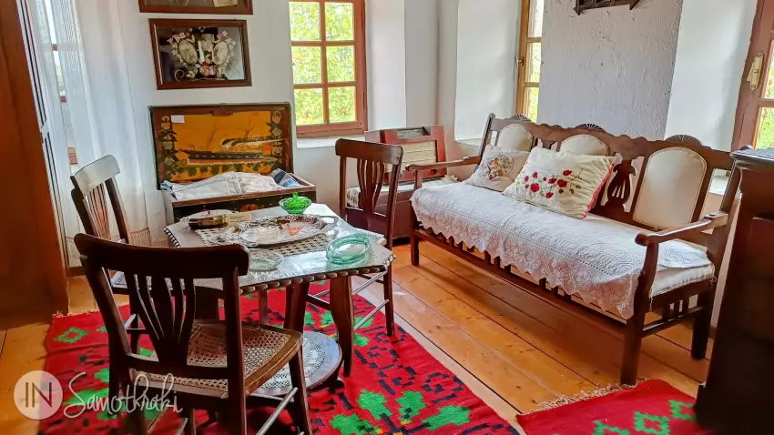 In the past, wealthy households had a sitting room.
