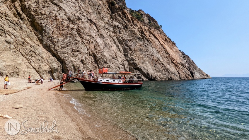 In August, there are plenty of opportunities for boat trips around the island.