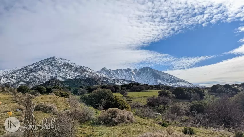 The mountains remain covered in snow almost all winterlong.