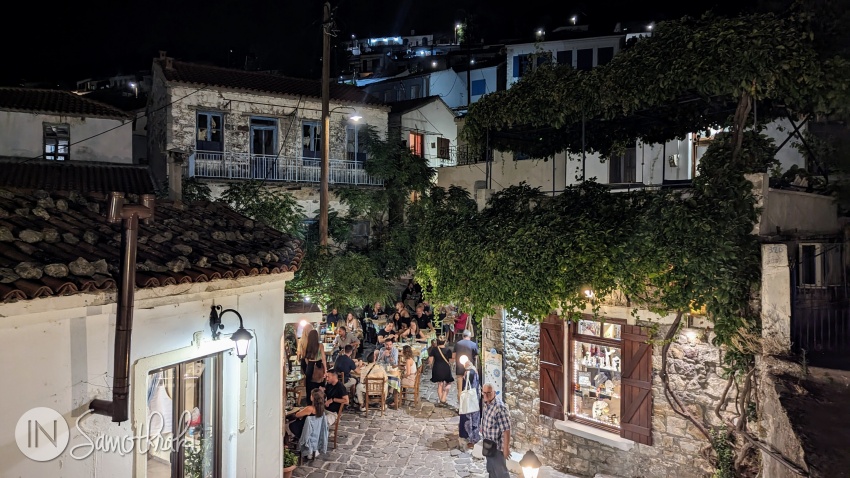 In August, the bars in Chora are open till late.