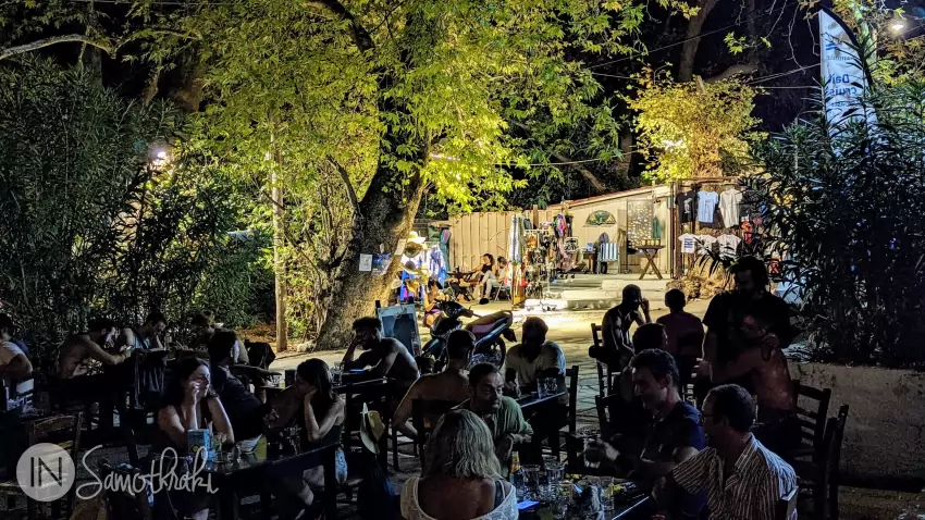 On summer evenings, Therma is full of people.