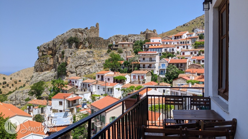 From the balcony, you can take in the view of the old Byzantine castle and the houses built on the hill.