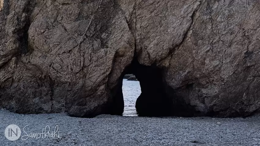 An opening in the rocks at Vatos Beach