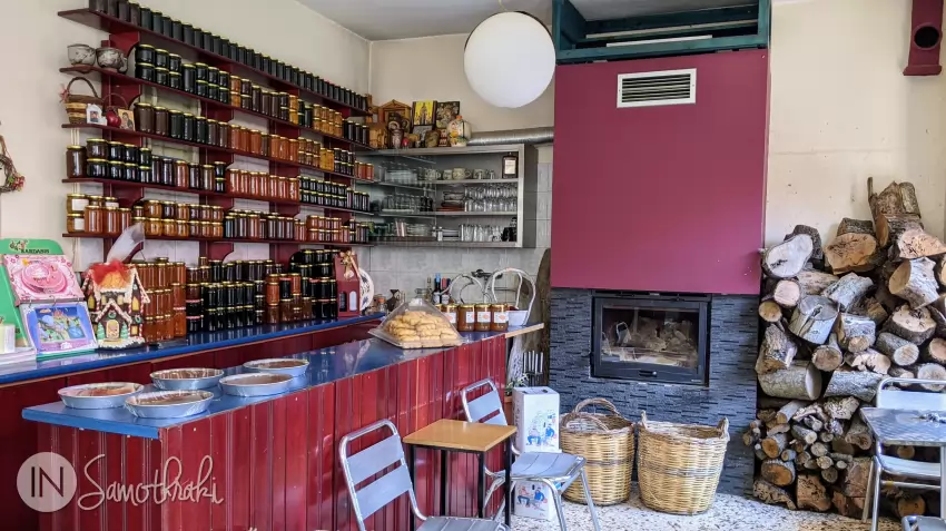 Sweets and syrupy cakes at Aggeliki in Kamariotissa